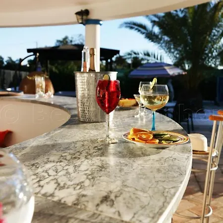 Casa Beachcomber Le Jardin Des Arts * Lagos