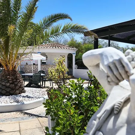 Casa Beachcomber Le Jardin Des Arts Lagos