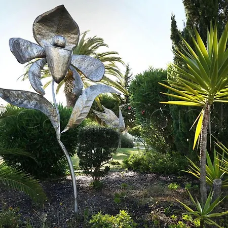 Casa Beachcomber Le Jardin Des Arts Lagos