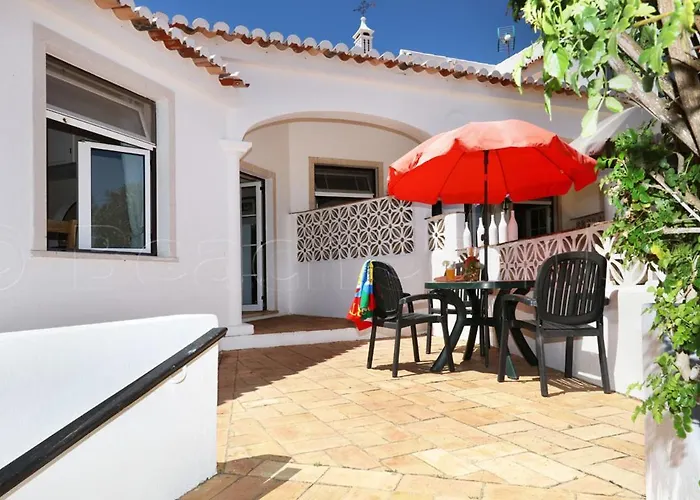 Casa Beachcomber Le Jardin Des Arts * Lagos