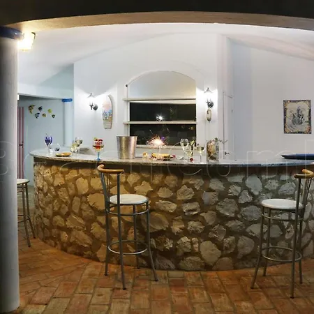 Casa Beachcomber Le Jardin Des Arts * Lagos