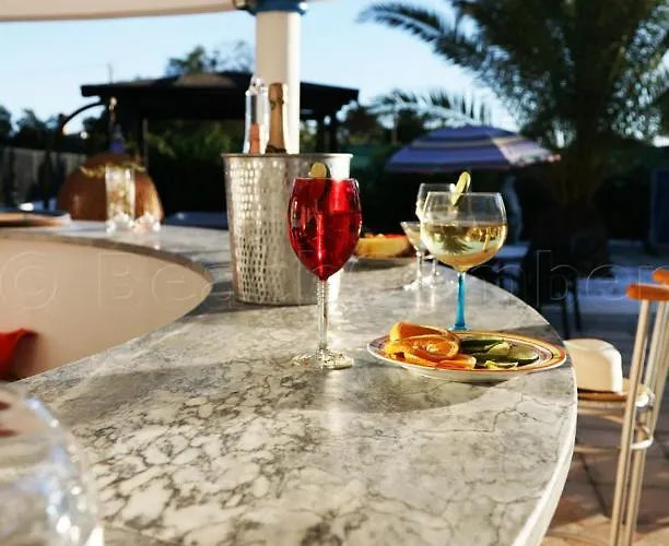 Casa Beachcomber Le Jardin Des Arts * Lagos