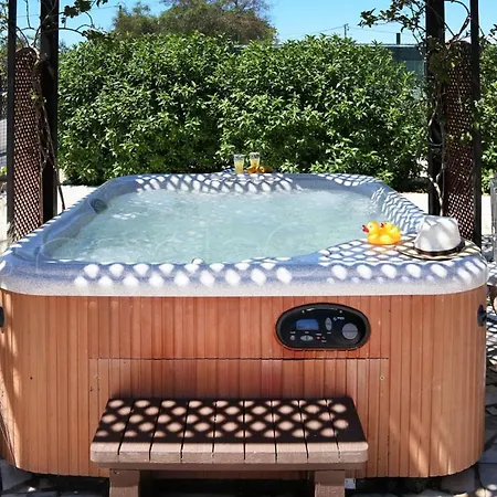 Casa Beachcomber Le Jardin Des Arts * Λάγος